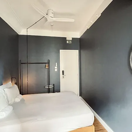 Hostal Avenue &