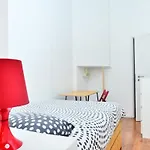 Avenue & Albergue *