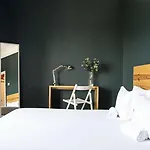 Avenue & Albergue Lisboa
