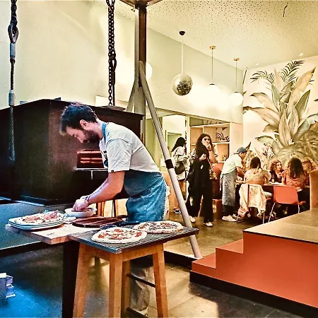 Avenue & Hostal Lisboa