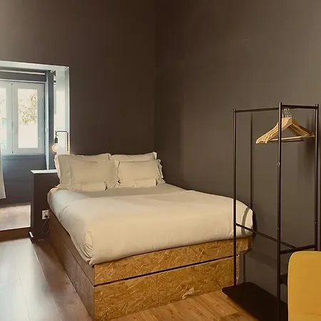 Avenue & Hostal *