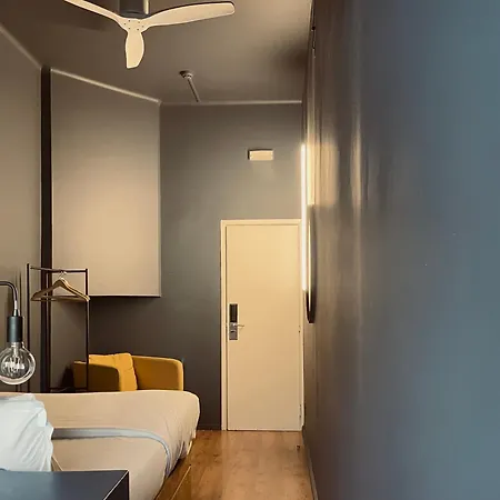 Hostal Avenue &