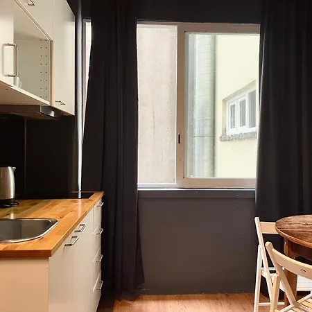 Avenue & Hostal *