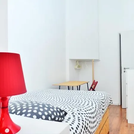 Avenue & Hostal *