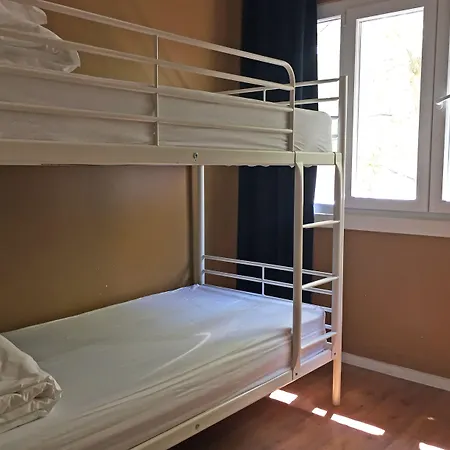Hostal Avenue & *
