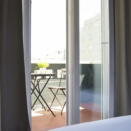 Avenue & Hostal *