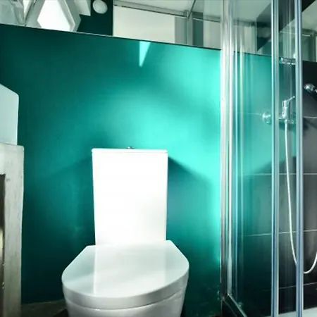 Hostal Avenue &
