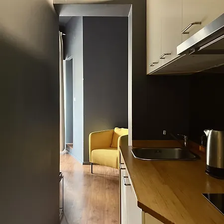Avenue & Hostal *
