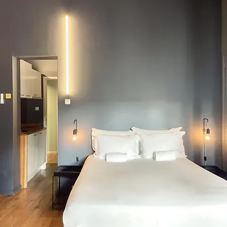 Avenue & Hostal *
