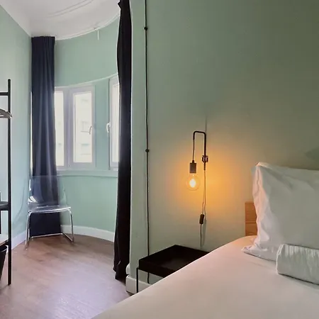 Hostal Avenue &