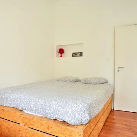 Hostal Avenue & *