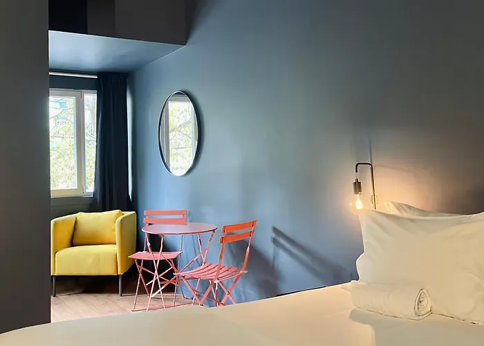 Avenue & 호스텔 *