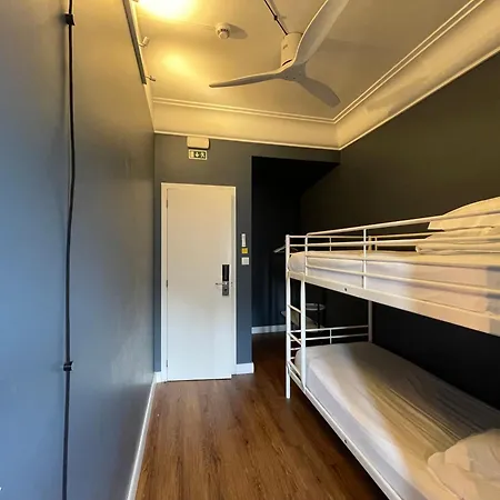 Avenue & Hostel Lisbon